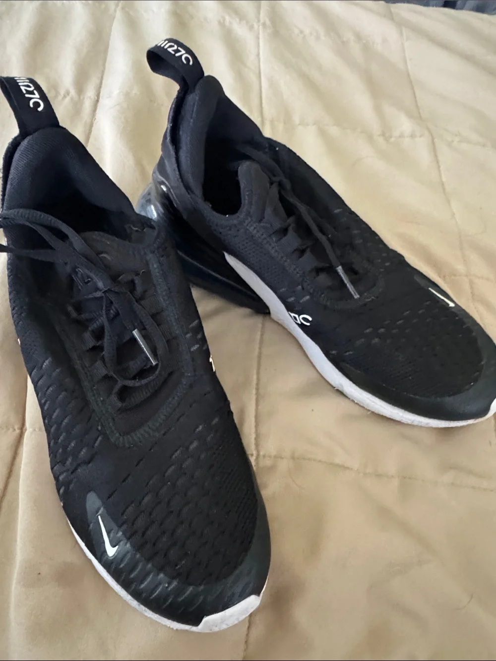 Nike Kids Black and White Air Max 270 with Pink Accent 6.5Y